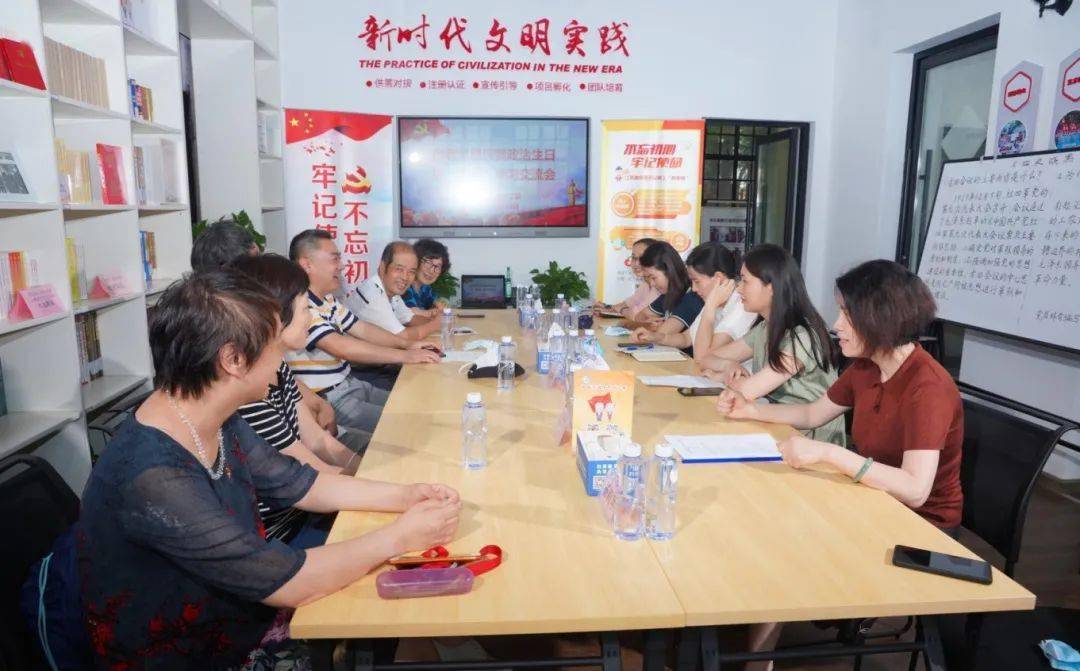 beat365官网-
在“编辑部”里的一次“初心对话”(图5) beat365官网-
在“编辑部”里的一次“初心对话”(图5)